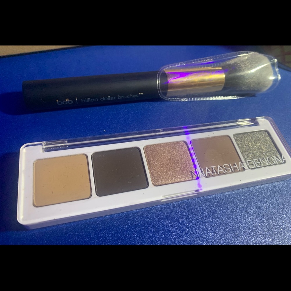 Eyeshadow and blush brush - Picture 2 of 6